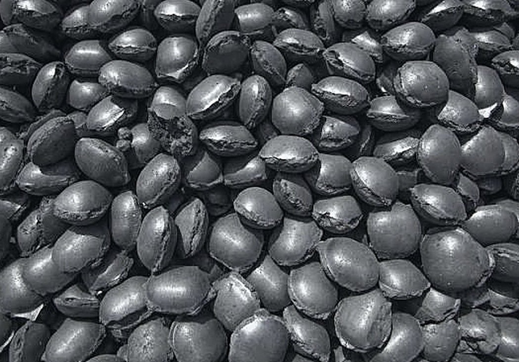 Pillow-shaped DRI briquettes from the supplied product catalog